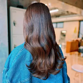 ロング カラー AIN.ANLY 明治神宮前所属・ムツキ/品のある 艶カラー/縮毛矯正のヘアスタイル