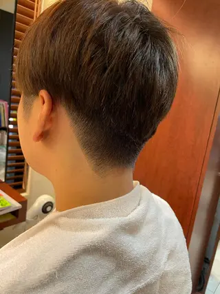 ショート こすげひろと カラー講師のヘアスタイル