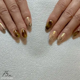 ネイル 75n. ナゴンのネイルデザイン