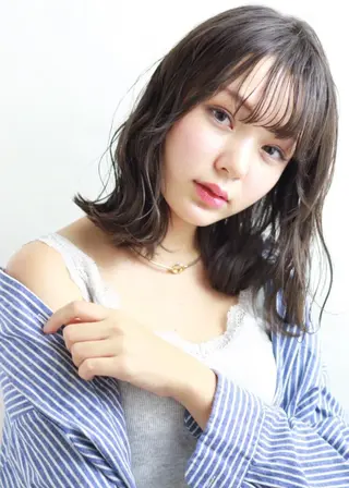 ミディアム やまだ まいのヘアスタイル