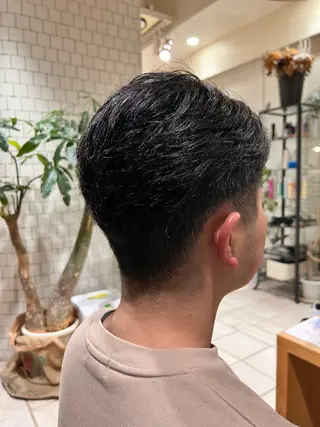 ショート ヘアーサロン　エムプラス　ヨツバコ所属・壽賀 竜佑のヘアスタイル