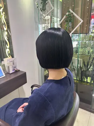 ミディアム レイヤー 艶々カラーのヘアスタイル