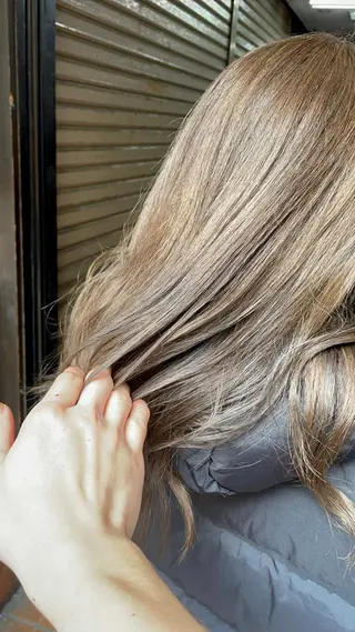 ロング カラー Blue高槻所属・ハイライト 透明感カラー松本のヘアスタイル