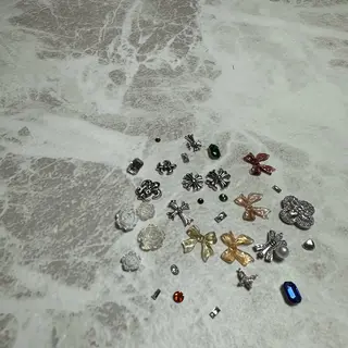 ネイル repos~ルポ~所属・里見 麗のネイルデザイン