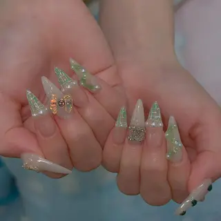 ネイル Queens 榊 まおのネイルデザイン