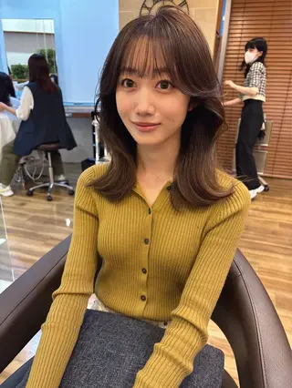 ミディアム カラー レイヤーカット /透明感/千葉怜寿のヘアスタイル