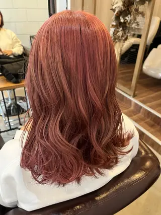 ミディアム カラー 透け感/ハイトーン/ レイヤー/小山田のヘアスタイル