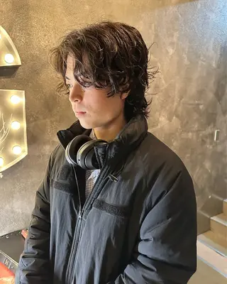 ミディアム パーマ メンズ グランジヘア 無造作ヘアHYUGAのヘアスタイル