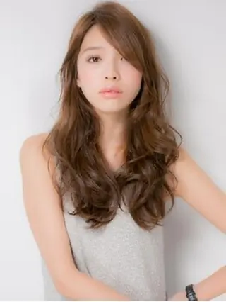 ロング チーフデザイナー 木部のヘアスタイル