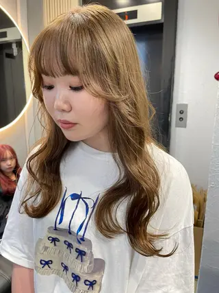 ロング カラー TATSUブリーチ/ ミルクティーベージュのヘアスタイル