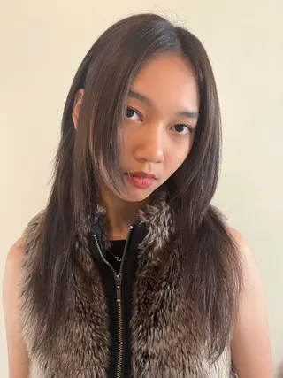 セミロング レイヤーカット\ウル フ　chinatsuのヘアスタイル