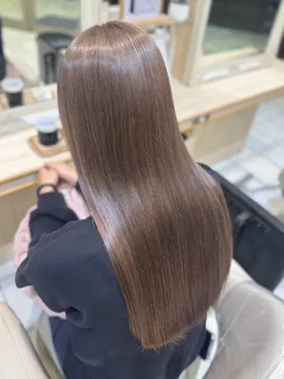 ロング 🖤デザインカラー ︎🤍ERINAのヘアスタイル
