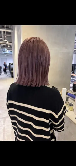 ミディアム ブリーチ/ハイトーン /大人バレイヤージュのヘアスタイル