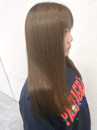セミロング N4C エヌフォーシーのヘアスタイル