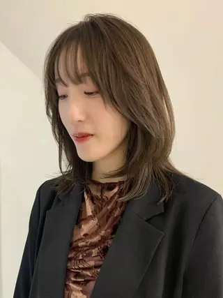 セミロング カラー 落合希 Olivebeigeのヘアスタイル