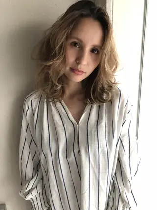 ミディアム 透明感/オリーブ/ グレージュ/YUKAのヘアスタイル