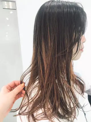 カラー pole/apartment所属・💓パーマ，💗 レイヤーカットのヘアスタイル