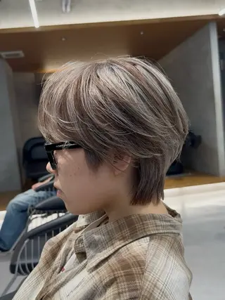 ショート ブリーチカラー🌈 ウルフカット🐺のヘアスタイル