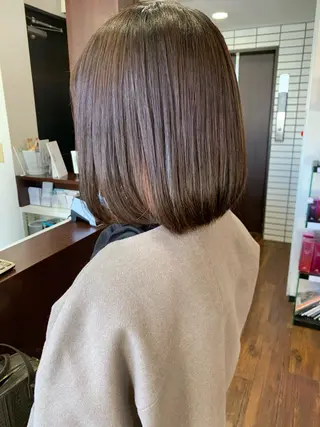 ミディアム レイヤーカット、 大人可愛い　中村美羅のヘアスタイル