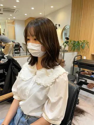 ミディアム カラー akane .のヘアスタイル