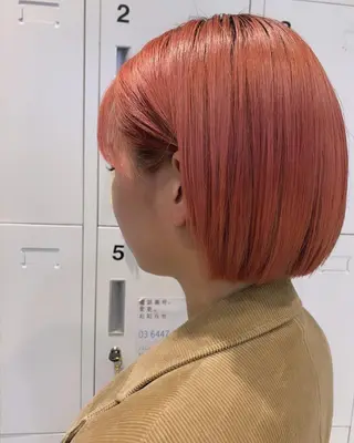 ミディアム 淡いハイトーンカラー レイヤーカットゆうかのヘアスタイル