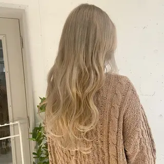 ミディアム カラー カジュアルを女っぽく 𝗮𝘆𝗮𝗰𝗼のヘアスタイル