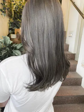 ロング カラー VERBENA所属・ハイライト／艶カラー 大河シンジのヘアスタイル