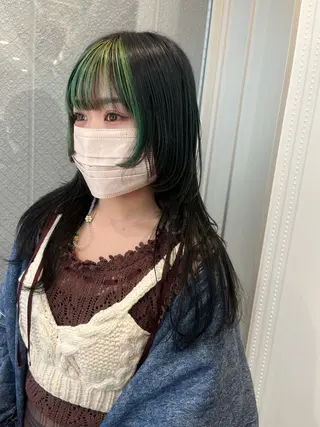 ロング カラー ウルフカット／吉村 桃子のヘアスタイル