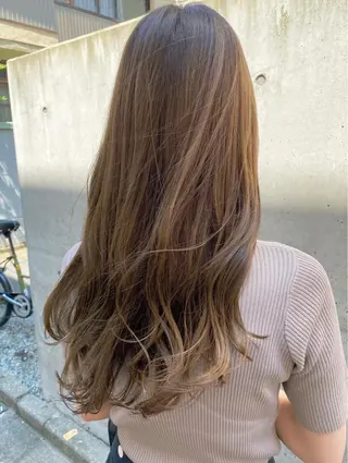 ミディアム レイヤーカット /透明感カラー西田のヘアスタイル