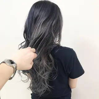 カラー デザインカラー Lienのヘアスタイル