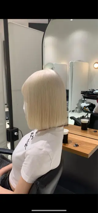ミディアム カラー サロウィン(SALOWIN)原宿iori店所属・れい🫧 ハイトーン特化のヘアスタイル