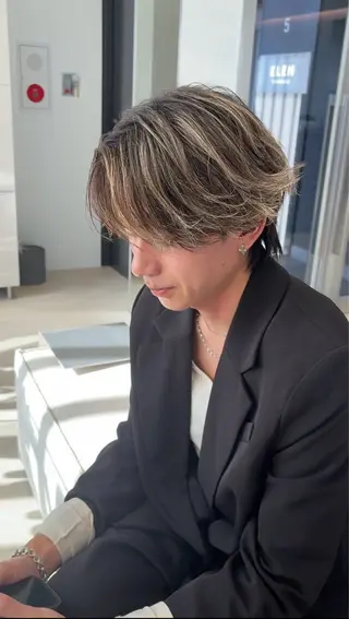 ショート メンズバレイヤージュ 斉藤春のヘアスタイル