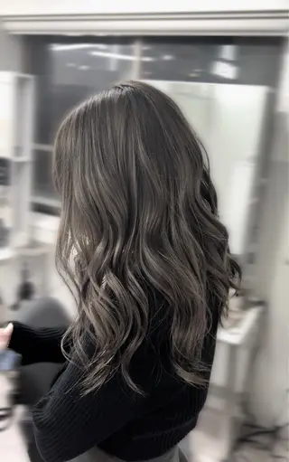 カラー youres hair 新宿三丁目所属・髪質改善カラー、美髪 トリートメント専門のヘアスタイル