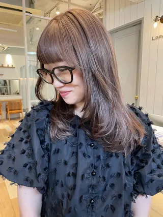 セミロング カラー ミルクティー× グレージュMOMOのヘアスタイル