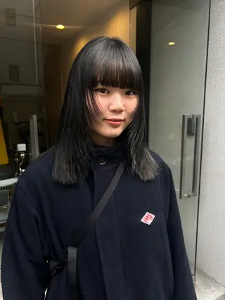 ミディアム hen所属・心斎橋/レイヤー/ ブリーチ/モエのヘアスタイル