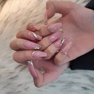 ネイル RUNWAY 　　の眉毛・アイブロウイメージ