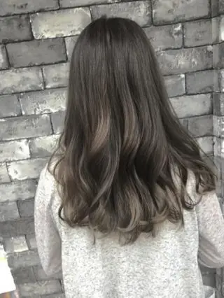 セミロング RISE by REVOのヘアスタイル