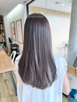 ロング カラー ツキダテ ユイのヘアスタイル