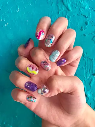 ネイル キラキラ オメメのネイルデザイン