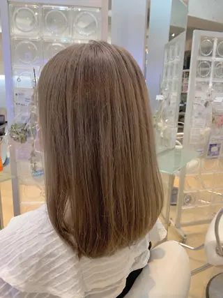 カラー MIA 菅原のヘアスタイル