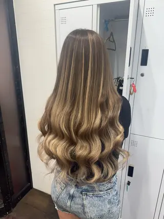 ロング apollo 横浜所属・横浜🦋ハイトーン 🫐シャドウルーツのヘアスタイル