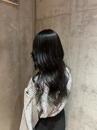 ロング カラー 三宅 凜佳のヘアスタイル