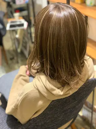 ミディアム カラー ハイライト✨髪質改善 TAKAさんです😊のヘアスタイル