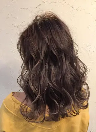 セミロング カラー 韓国レイヤー外国人風 透明感カラー髪質改善のヘアスタイル