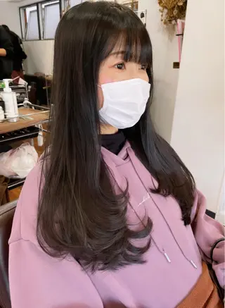 ロング レイヤーカット、 大人可愛い　中村美羅のヘアスタイル