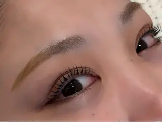 マツエク・マツパ NUNBROWS 茅ヶ崎所属・コムロ リサのマツエク・マツパデザイン