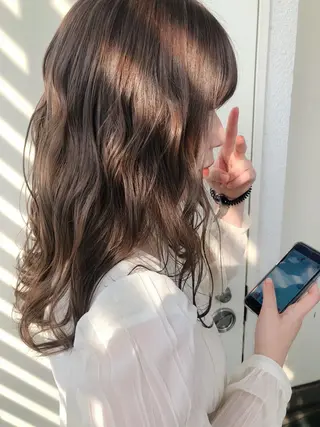 ロング カラー 韓国ヘア顔周りカット 艶髪ベージュtamaのヘアスタイル