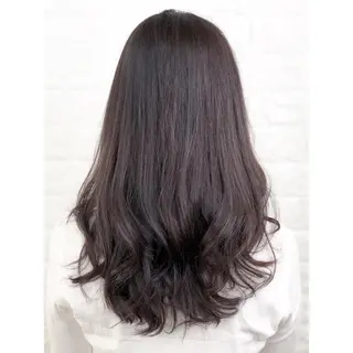 セミロング カラー KIZU 髪質改善 怪談を語る美容師のヘアスタイル