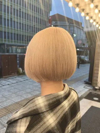 ショート カラー 吉原葵/ハイトーン /インナーカラーのヘアスタイル