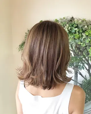 ミディアム カラー 上霜 菜月のヘアスタイル